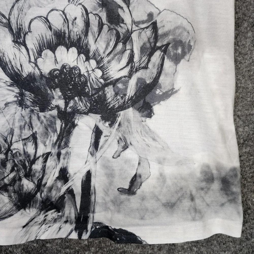 Coldwater Creek Top Women XS Floral Graphic White Short Sleeve EUC